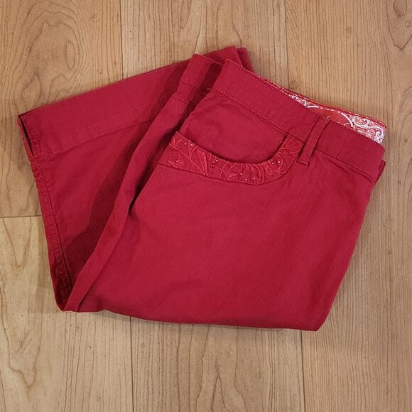 Gloria Vanderbilt Bermuda Shorts - Picture 2 of 8